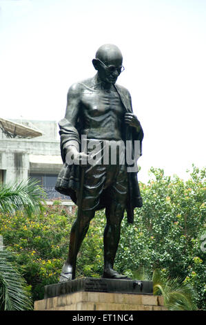 Statua del Mahatma Gandhi ; Mumbai Bombay ; Maharashtra ; India Foto Stock