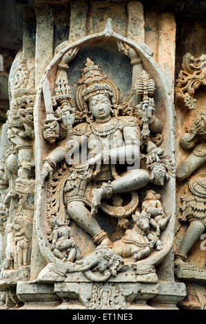 Il dio Shiva statua scolpita sul tempio hoysaleswara ; Halebid Halebidu ; Hassan ; Karnataka ; India Foto Stock