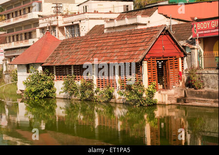 Case nei pressi di Sree Padmanabhaswamy Temple ; Trivandrum ; Thiruvananthapuram ; Kerala ; India ; Asia Foto Stock