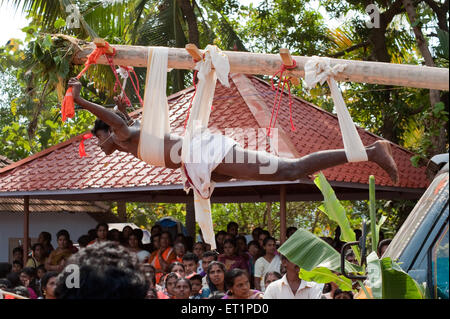 Festival di Thaipusam, festival di Thaipoosam, festival indù, rituale del pentimento, pelle piercing, atto di devozione, Kerala, India, festival indiano Foto Stock