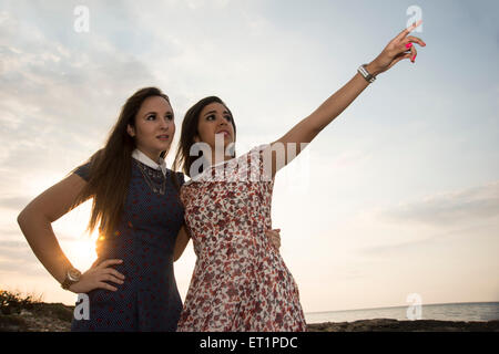 Due giovani ragazze Latina Foto Stock