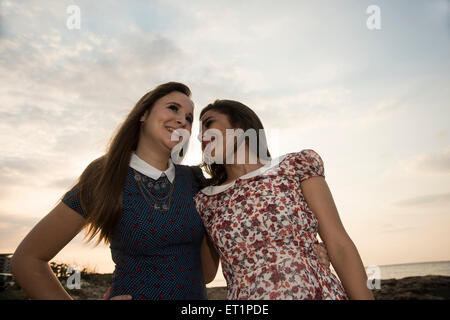 Due giovani ragazze Latina Foto Stock