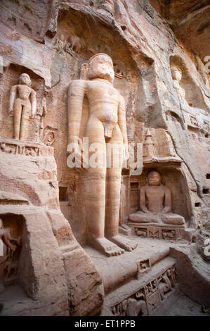 Statua di jain tirthankaras in gwalior fort ; Madhya Pradesh ; India Foto Stock
