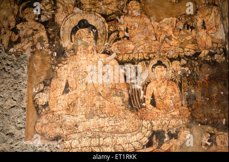 Il Buddha dipinto in grotte di Ajanta ; Aurangabad ; Maharashtra ; India Foto Stock