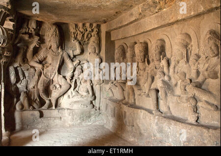 Shiva ballando, Tandav Nritya, Grotte di Ellora, noto come Ramesvara , Aurangabad , Maharashtra , India Foto Stock