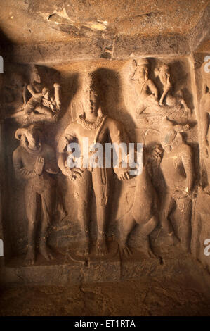 I dettagli delle figure scolpite in Grotte di Ellora noto come ramesvara ; Aurangabad ; Maharashtra ; India Foto Stock