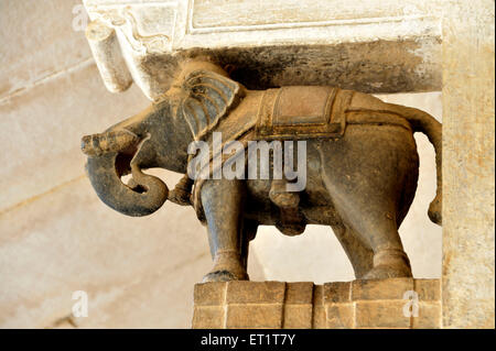Statua di elefante in Chhatra mahal di bundi palace rajasthan india asia Foto Stock