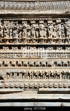 Statue femminili, Tempio di Jagdish, templi di Vishnu, Udaipur, Rajasthan, India, Asia Foto Stock