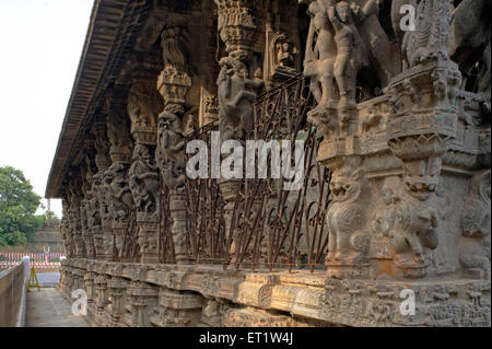 Pilastri decorati di Devarajaswami tempio di Kanchipuram a Tamilnadu India Asia Foto Stock