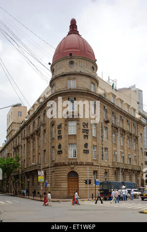 Edificio della banca centrale indiana a Mumbai in India Maharashtra Asia Foto Stock