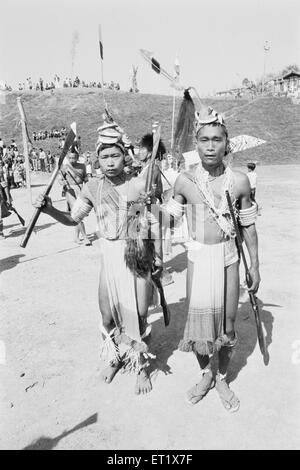 Danza tribale quartiere Ziro quartier generale inferiore Subansiri ; Arunachal Pradesh ; India ; Asia ; immagine del 1900 d'epoca Foto Stock