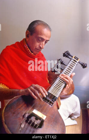 Doraiswamy Iyengar ; Voreswamy Iyengar ; Venkatesha Doraiswamy Iyengar ; musicista carnatico ; Mysore ; Karnataka ; India ; Asia ; vecchia annata del 1900 Foto Stock