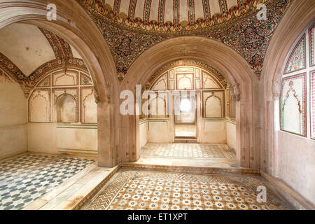 Hamam bagno vecchio e la pittura murale nel Museo di governo ; Bharatpur ; Rajasthan ; India Foto Stock