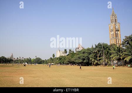 Torre dell'Orologio Rajabai ; Oval Maidan ; High Court Bombay ; Churchgate ; Bombay ; Mumbai ; Maharashtra ; India ; Asia ; Asia ; indiano Foto Stock