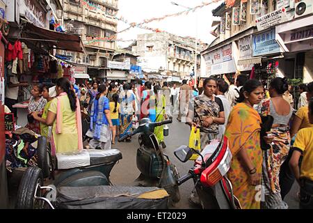 Vecchio edificio Jhaveri destra Massa alloggiamento urbana ; Bhuleshwar ; Charni road ; Mumbai Bombay ; Maharashtra ; India Foto Stock