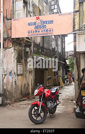 Costruzione di Jagannath chawl massa alloggiamento urbana ; Sitaram podar road ; fanas wadi ; Charni road ; Mumbai ; Maharashtra Foto Stock