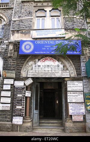 Oriental Insurance, Ultra Sound Clinic, Indian Mercantile Mansion, Colaba, Fort, S P Mukherjee Chowk, Bombay, Mumbai, Maharashtra, India, Asia, Asia Foto Stock