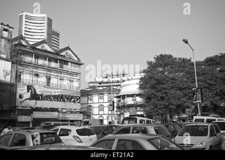 Bombay Stock Exchange building e parcheggio auto ; Kala Ghoda ; Mumbai Bombay ; Maharashtra ; India 16 Dicembre 2009 Foto Stock