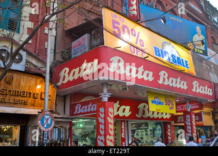 Bata Shoe Store , Vendita grande , 50% di sconto , Lindsay Street , Calcutta , Kolkata , Bengala Occidentale , India , Asia Foto Stock