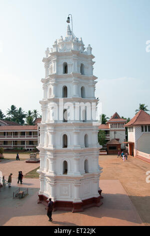 Tower presso il tempio shantadurga ; Goa ; India Foto Stock
