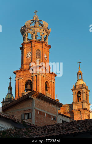 Chiesa parrocchiale di Nostra Signora di Guadalupe nella luce del tramonto, Puerto Vallarta, Messico Foto Stock