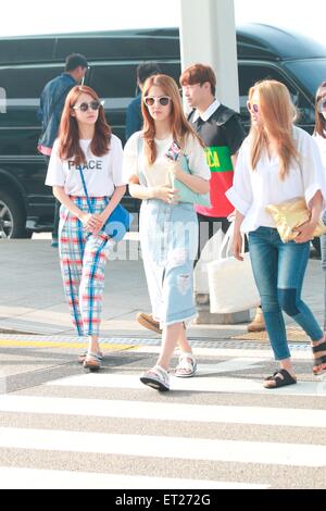 Seoul, Corea del Sud. Decimo Giugno, 2015. Generazione di ragazze andare all'estero dall'aeroporto di Incheon a Seoul, in Corea del Sud il 10 giugno, 2015.(Cina e Corea del Sud) Credito: Foto superiore Corporation/Alamy Live News Foto Stock