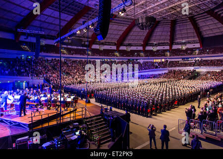 Prestazione di giuramento di 1500 nuovi funzionari di polizia in a Dortmund, oltre 6000 i familiari e gli amici sono stati a guardare la cerimonia. Foto Stock