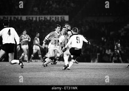 Il 1989 World Cup Challenge (noto anche come promuovere la Coppa del Mondo di sfida) sempre prima la gazzetta World Cup Challenge match. Widnes 30 - 18 Canberra Raiders tenutasi a Old Trafford, Manchester. Il 4 ottobre 1989. Foto Stock