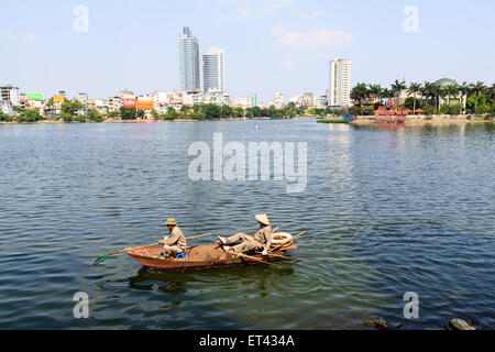 Hanoi paesaggio urbano di pomeriggio al Lago Ovest ad Hanoi, in Vietnam il 20 maggio 2015 Foto Stock