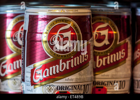 Piccola cinque litri di barile di birra di marca Gambrinus al negozio. Repubblica ceca Foto Stock