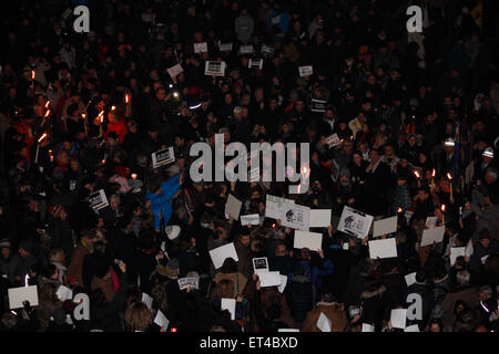 Una veglia è tenuto a Torino per le vittime del Charlie Hebdo terrore attacco che ha avuto luogo a Parigi il mercoledì (07Jan15) dotato di: atmosfera Dove: Torino, Italia Quando: 08 Gen 2015 Credit: IPA/WENN.com * * disponibile solo per la pubblicazione in UK, USA, Germania, Austria, Svizzera** Foto Stock