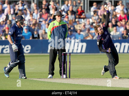 Chelmsford, Regno Unito. 11 Giugno, 2015. Tom Smith in azione di bowling per Gloucester. Natwest T20 Blast. Essex aquile versus Gloucestershire CCC. Credito: Azione Sport Plus/Alamy Live News Foto Stock