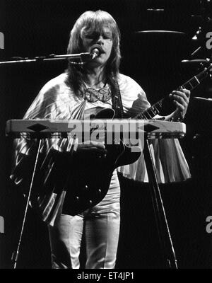 Il chitarrista Steve Howe del classico-progressive rock band sì in concerto al Miami Jai-Alai frontone in Miami Florida, Stati Uniti d'America nel novembre 28th, 1974. Foto Stock