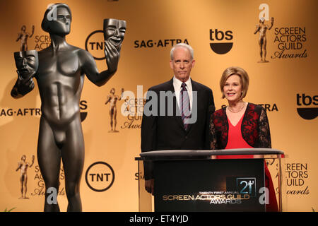 Celebrità annunciare le candidature per la ventunesima edizione del Screen Actors Guild Awards a SilverScreen Theatre presso il Pacific Design Center di West Hollywood. Dotato di: Daryl Anderson, JoBeth Williams dove: Los Angeles, California, Stati Uniti quando: 10 Dic 2014 Credit: Brian A/WENN.com Foto Stock