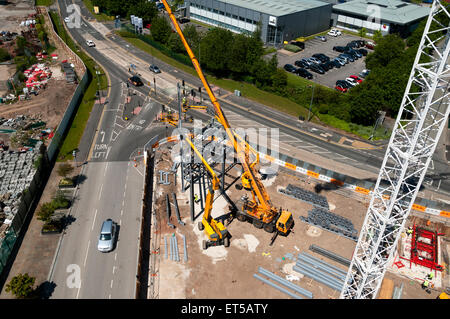 Opera di carpenteria metallica eretta per un nuovo Premier Inn, uffici & Media Hub a MediaCityUK, Salford Quays, Manchester, Inghilterra, Regno Unito Foto Stock