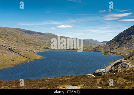 Snowdonia North Wales UK National Trust Ogwen Llyn lago paesaggio acqua penna a piedi yr ole wen Llanberis pass Nant Francon Foto Stock