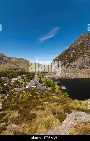 Snowdonia North Wales UK National Trust Ogwen Llyn lago paesaggio acqua penna a piedi yr ole wen Llanberis pass Foto Stock