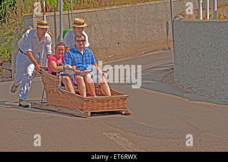 Monte Bei Funchal, cesto di vimini Toboggan Giro in slitta, da Monte a Funchal, Madeira, Portogallo, Foto Stock