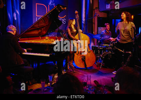 Francia, Parigi (75), le club de jazz Le Duc des longobardi, 42 rue des longobardi, 75001 Paris, concerto de Anat Cohen Foto Stock