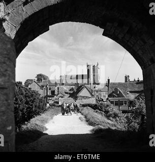 Corfe Castle village, Dorset. Circa 1952. Foto Stock