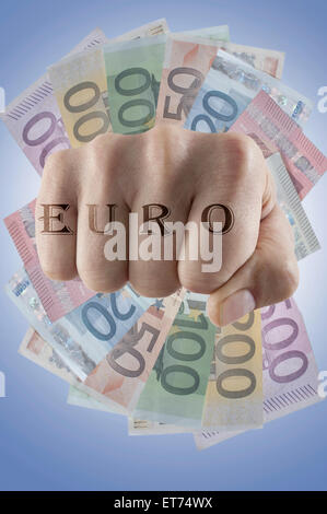 Close-up di pugno con il testo "euro" su di esso, Baviera, Germania Foto Stock