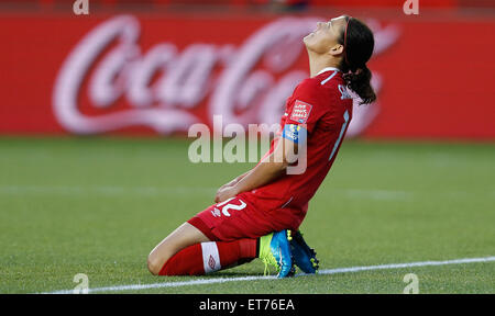 Edmonton. 11 Giugno, 2015. Christine Sinclair del Canada reagisce durante il Gruppo una corrispondenza tra il Canada e la Nuova Zelanda al Commonwealth Stadium di Edmonton, Canada il 11 giugno 2015. La partita si è conclusa con un 0-0. Credito: Wang Lili/Xinhua/Alamy Live News Foto Stock