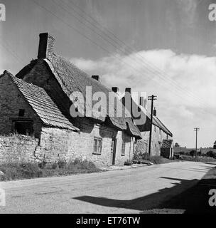 Corfe Castle village, Dorset. Circa 1952. Foto Stock