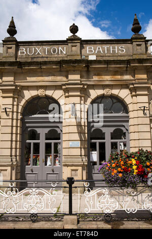 Regno Unito, Inghilterra, Derbyshire, Buxton, il Crescent, Cavendish Arcade shopping centre in ex edificio dei bagni Foto Stock