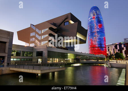 Progettazione edilizia Hub Barcellona, da farine di carne e di ossa architetti. La Torre Agbar, da Jean Nouvel. Barcellona. Foto Stock