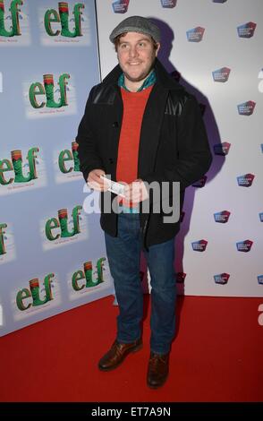 Serata di Apertura del 'Elf il Musical' al Bord Gais teatro di energia a Dublino - Arrivi con: Pietro Coonan dove: Dublino, Irlanda quando: 17 Dic 2014 Credit: WENN.com Foto Stock