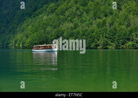 Escursione in barca sul lago di Königssee, vicino a St. Bartholomä, Alta Baviera, Baviera, Germania Foto Stock