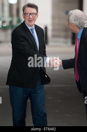 Andrew Marr visualizza gli arrivi presso il Centro Televisivo della BBC. Dotato di: Peter Mandelson dove: Londra, Regno Unito quando: 21 Dic 2014 Credit: Daniel Deme/WENN.com Foto Stock