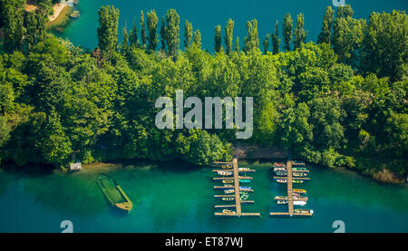 Escher lago con barche ormeggiate presso un molo, Colonia, nella Renania, Nord Reno-Westfalia, Germania Foto Stock