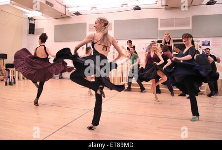 Media day per il musical di Broadway "Gigi" tenutasi presso il nuovo 42nd Street Studios - Prove generali con: cast dove: New York New York, Stati Uniti quando: 22 Dic 2014 Credit: Giuseppe Marzullo/WENN.com Foto Stock